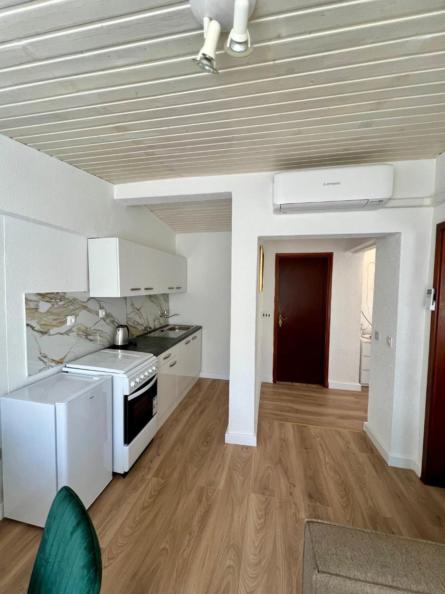 Apartment Jole Razanj Bagian luar foto